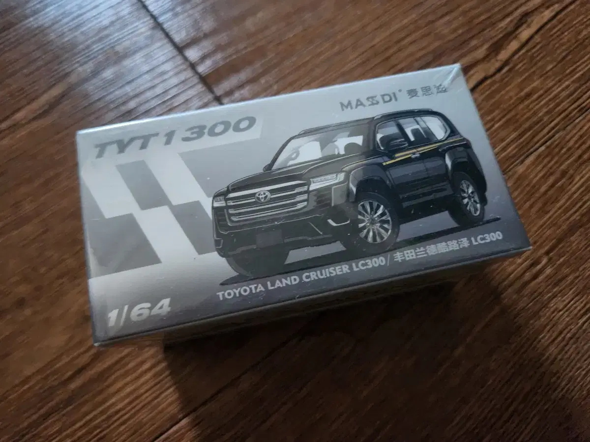 Massdi 1/64 Toyota Land Cruiser LC300